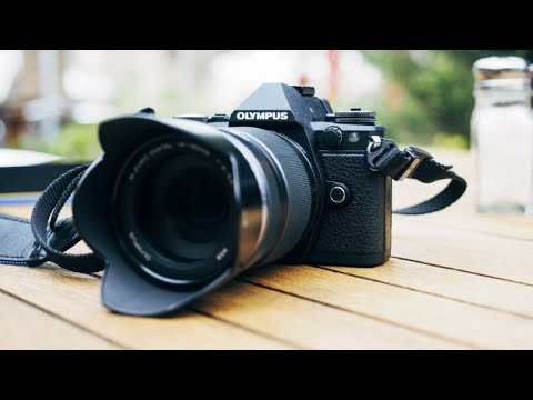 Olympus New E-M5 Mark II Camera Quick Look || Limited-edition Titanium Model