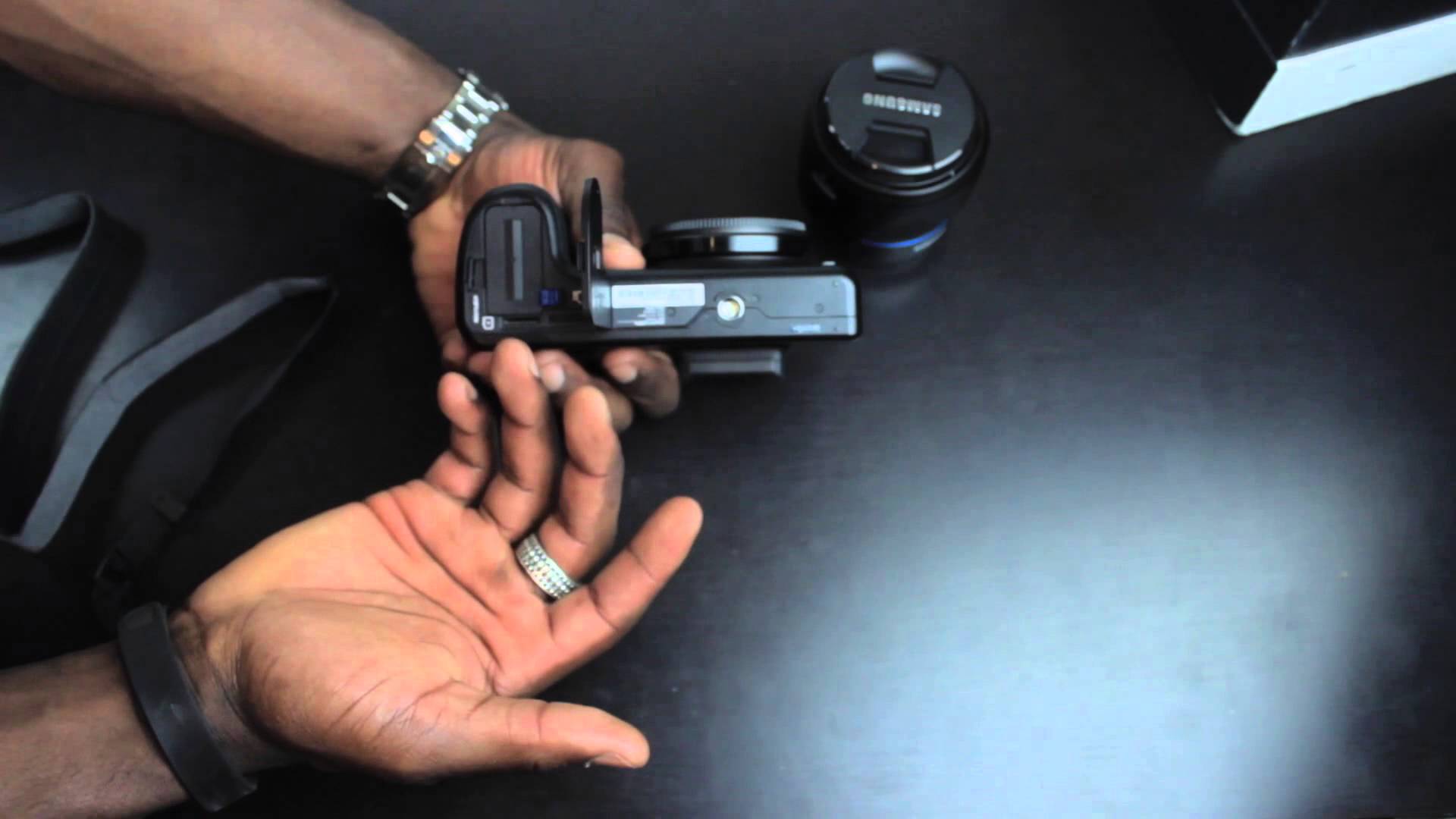 Samsung Galaxy NX Android Compact Camera Overview