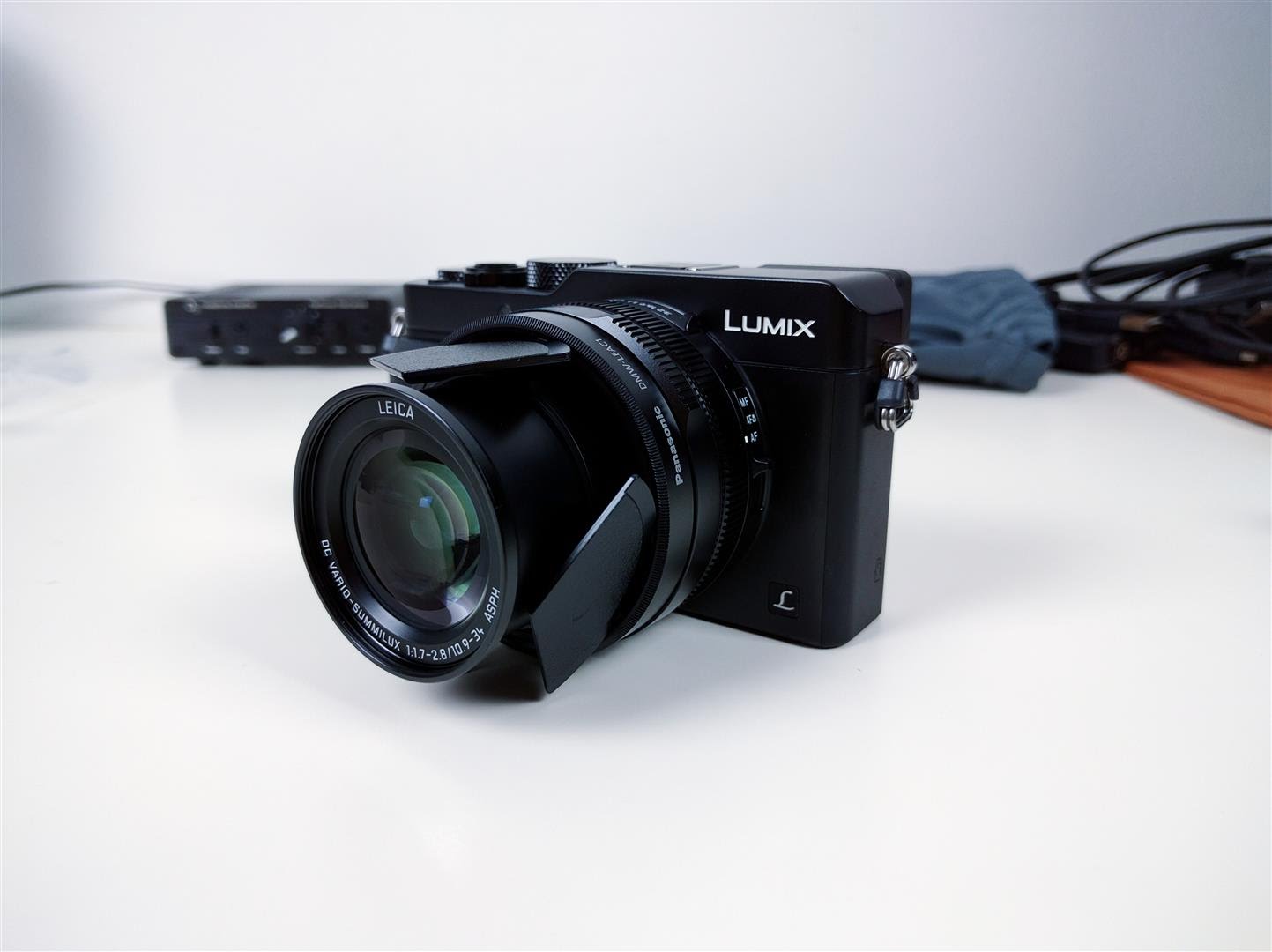 [Unboxing] Panasonic Lumix DMC-LX100 – The Best Compact Camera for 4k?