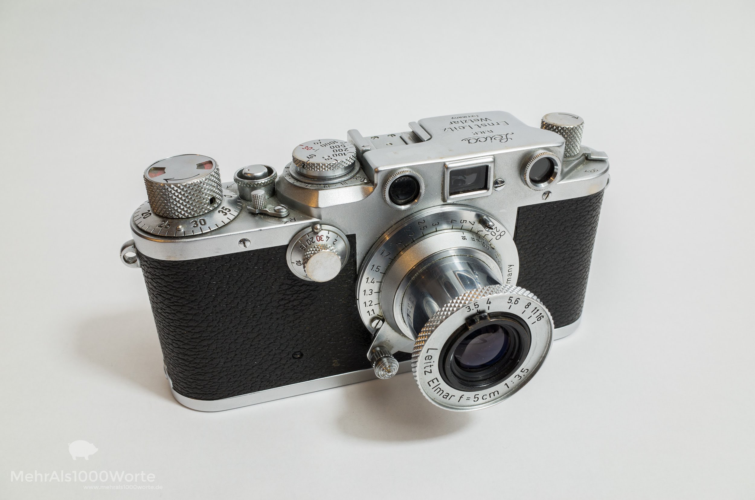 Vintage Cameras by Leica, Rollei, Hasselblad, Nikon and many more!